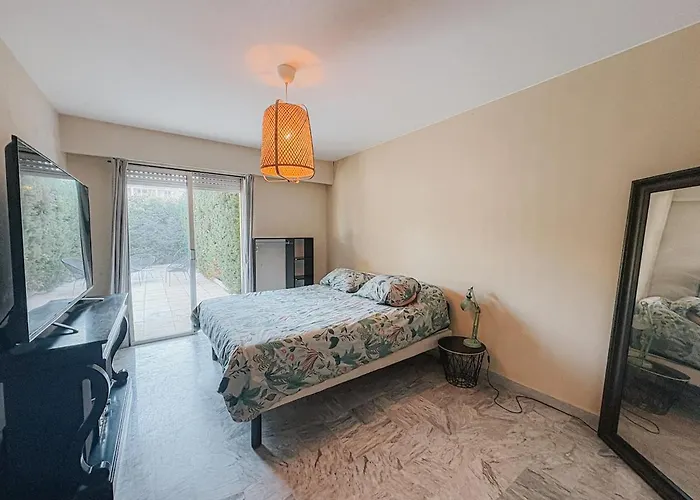 Luxury Setting With Private Pool